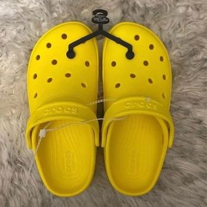 New with tag yellow Crocs.
